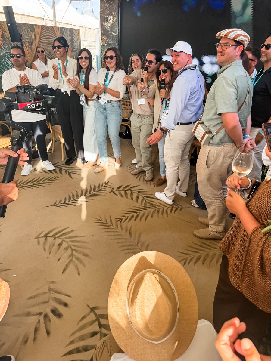 Mallorca_bs's tweet photo. El jueves, tras la feria, seguimos en el Afteryacht by AICO en Fosh Oasis 🌅
Ambiente relajado, música en vivo y networking real.
Ahí es donde los eventos se convierten en experiencias.
#MallorcaEvents #MICE #Networking https://t.co/Llj4Gz9k6O
