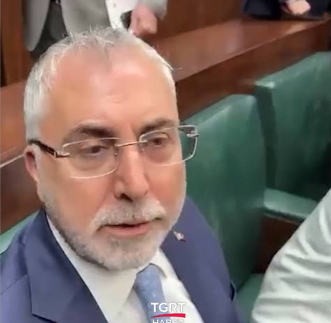 sarseven's tweet photo. 📌 Tipi bana benzeyen 
Çalışma Bakanı Vedat Işıkhan'dan "nazik" ziyaret paylaşımı:

"KADEM Yönetim Kurulu Başkanı Sayın Canan Sarı ve beraberindeki heyet ile Bakanlığımızda bir araya geldik.

Kadın istihdamının güçlendirilmesi ve aile yapımızın korunması için iş-aile ikileminin önüne geçecek kolaylaştırıcı uygulamalarımızı değerlendirdik. Nazik ziyaretleri için teşekkür ediyorum."

@kademorgtr