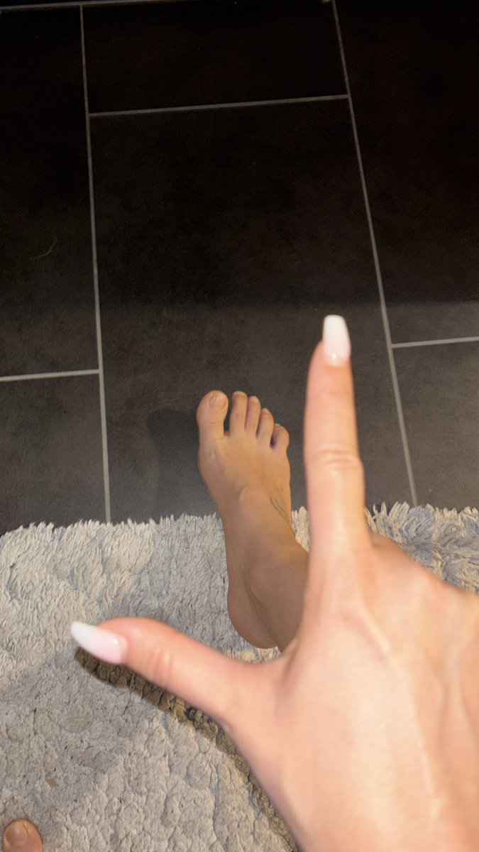 HerrinMela's tweet photo. Guten morgen Sklavenvolk 🥰 https://t.co/lvS7xla1T2