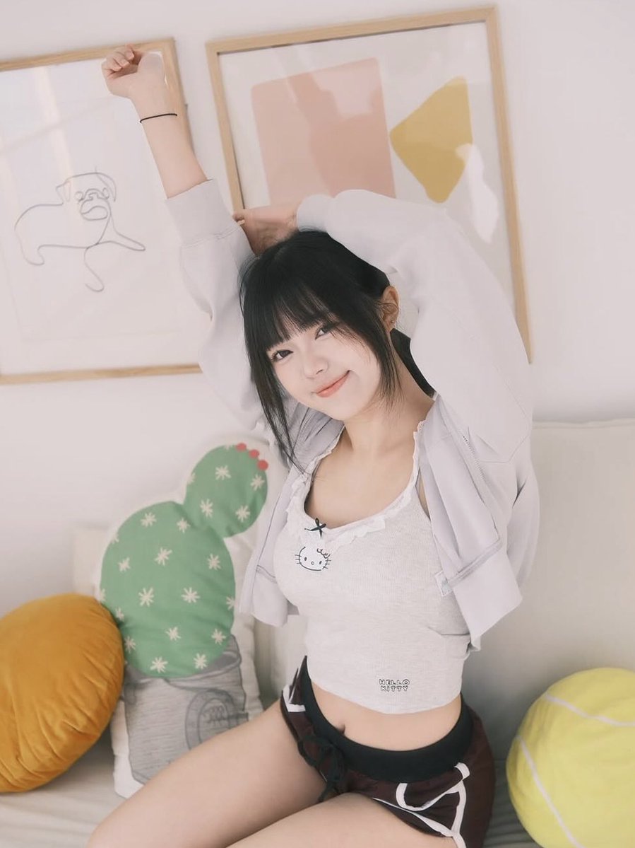 08’s 唔小心凸左粒lin 出嚟 tweet media
