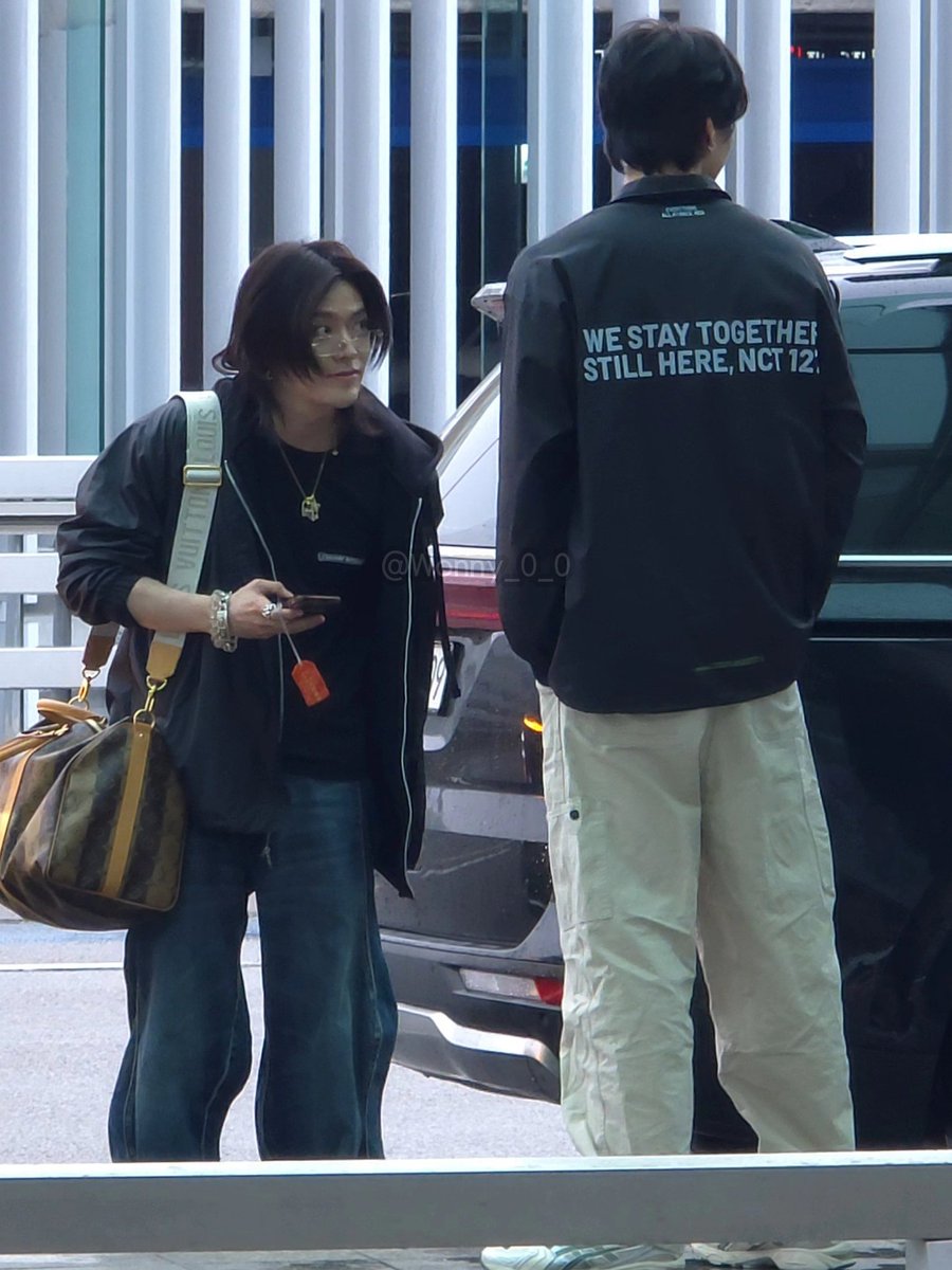 ไม่รู้ดิ แต่นี่ร้องไห้อ่ะ ปรากฏ​ตัวรวมกันหลังจากเรื่องราวมากมาย ใส่เสื้อ 𝙒𝙀 𝙎𝙏𝘼𝙔 𝙏𝙊𝙂𝙀𝙏𝙃𝙀𝙍 𝙎𝙏𝙄𝙇𝙇 𝙃𝙀𝙍𝙀, 𝙉𝘾𝙏127 กูร้องไห้อ่ะ มันแบบเค้ารู้อ่ะ ขอบคุณ​มากๆๆๆๆๆเลย จั๋นรักพวกแก น้าตัวเลข 😭😭😭😭😭😭😭