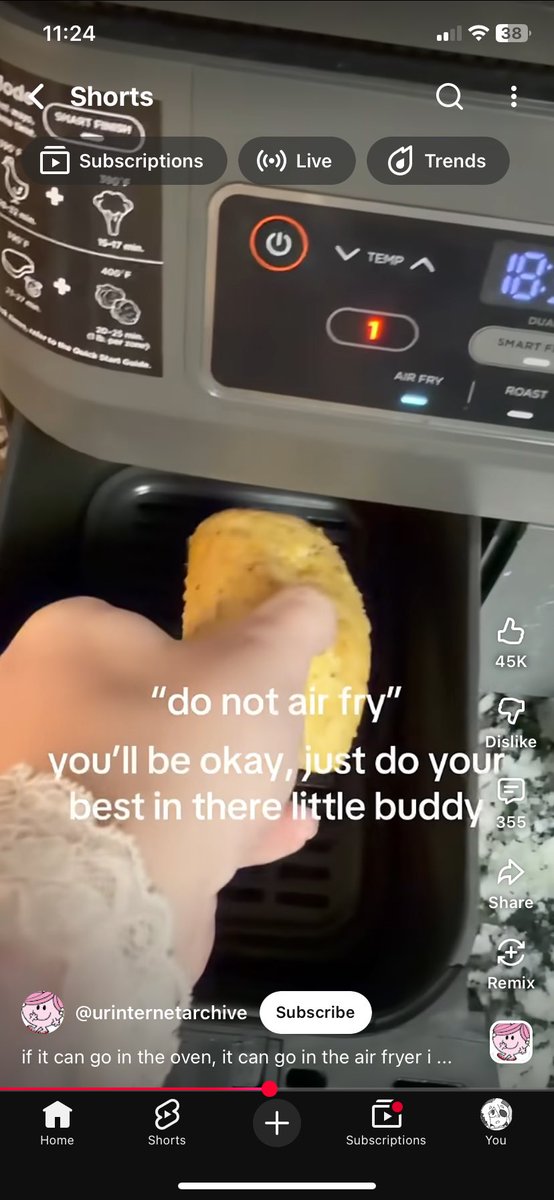 caketea15's tweet photo. i think im sleep deprived, i have this screenshotted and mentally filed away under “strattland” for whatever reason https://t.co/MOGLhWHupr