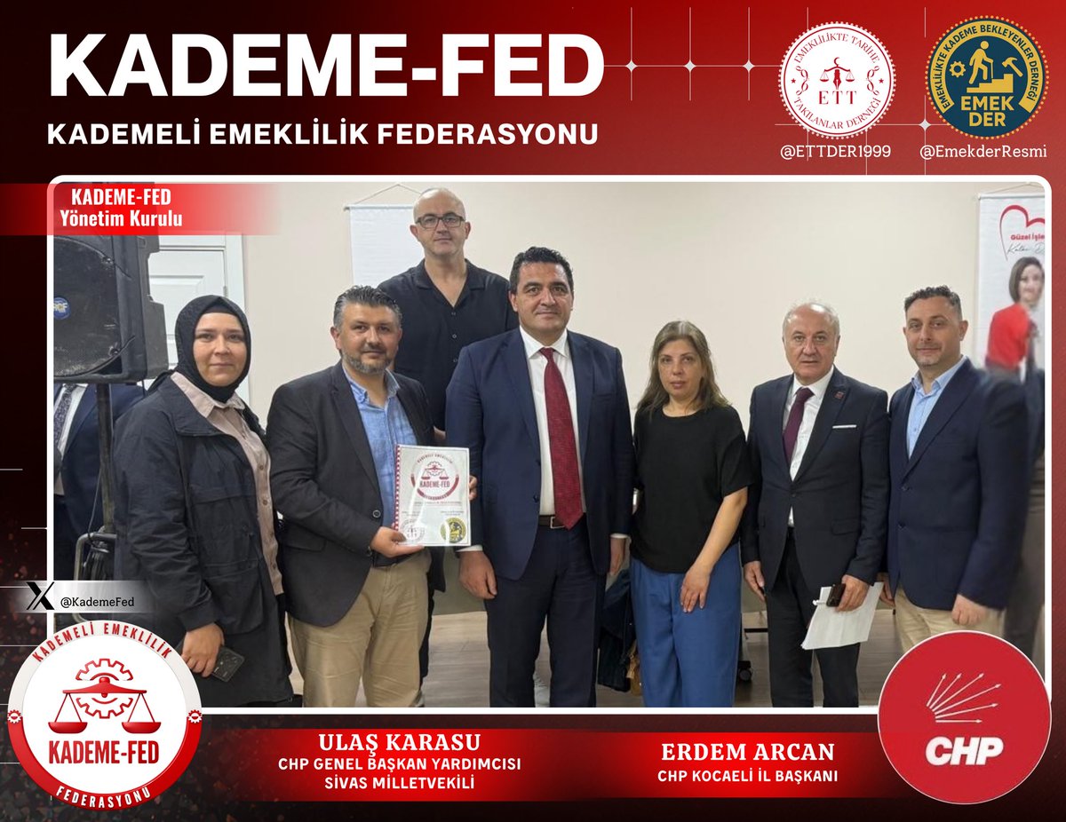 EmekDerResmi's tweet photo. 📍 Kocaeli’de; emeğin, alın terinin ve üretimin başkentlerinden birinde önemli bir buluşma gerçekleştirdik. @ulasskarasu @erdemarcanchp 

Emek Der olarak, kentimize gelen CHP Genel Başkan Yardımcısı Sayın Ulaş Karasu ile STK buluşması programında bir araya gelerek milyonlarca vatandaşımızı ilgilendiren prim esaslı kademeli emeklilik mağduriyetini detaylı şekilde aktardık.
Aynı primi ödeyen, aynı emeği veren insanların sadece birkaç tarih farkı nedeniyle yıllarca bekletilmesinin sosyal adalet açısından kabul edilemez olduğunu ifade ettik.
Prim esaslı kademeli emeklilik;
ayrıcalık değil,
emeğin karşılığını alma mücadelesidir.
Sorunun çözümüne yönelik gösterdiği ilgi, yapıcı yaklaşımı ve desteği için Sayın Ulaş Karasu’ya teşekkür ediyoruz.
Ayrıca bu önemli programın gerçekleşmesinde emeği bulunan CHP Kocaeli İl Başkanı Sayın Erdem Arcan’a da teşekkür ederiz.
Emekçinin sesi olmaya,
adalet mücadelesini büyütmeye,
her platformda çözümü anlatmaya devam edeceğiz.

@nurhayataltaca @AliyeCosar 
@erdemarcanchp @chpkocaeliil @harunyildizli1 @ardabasaran @nail_ciler @kanko_muhip @ulasskarasu @gamzetascier @herkesicinCHP @CAOkurumsal @eczozgurozel @aylinyaman_ @AVBakirlioglu 
@EnginYasinUzun4 @DMendillioglu 

@KademeFed
@ETTDER1999
@EmekDerResmi

#EmeğinTakvimiOlmaz