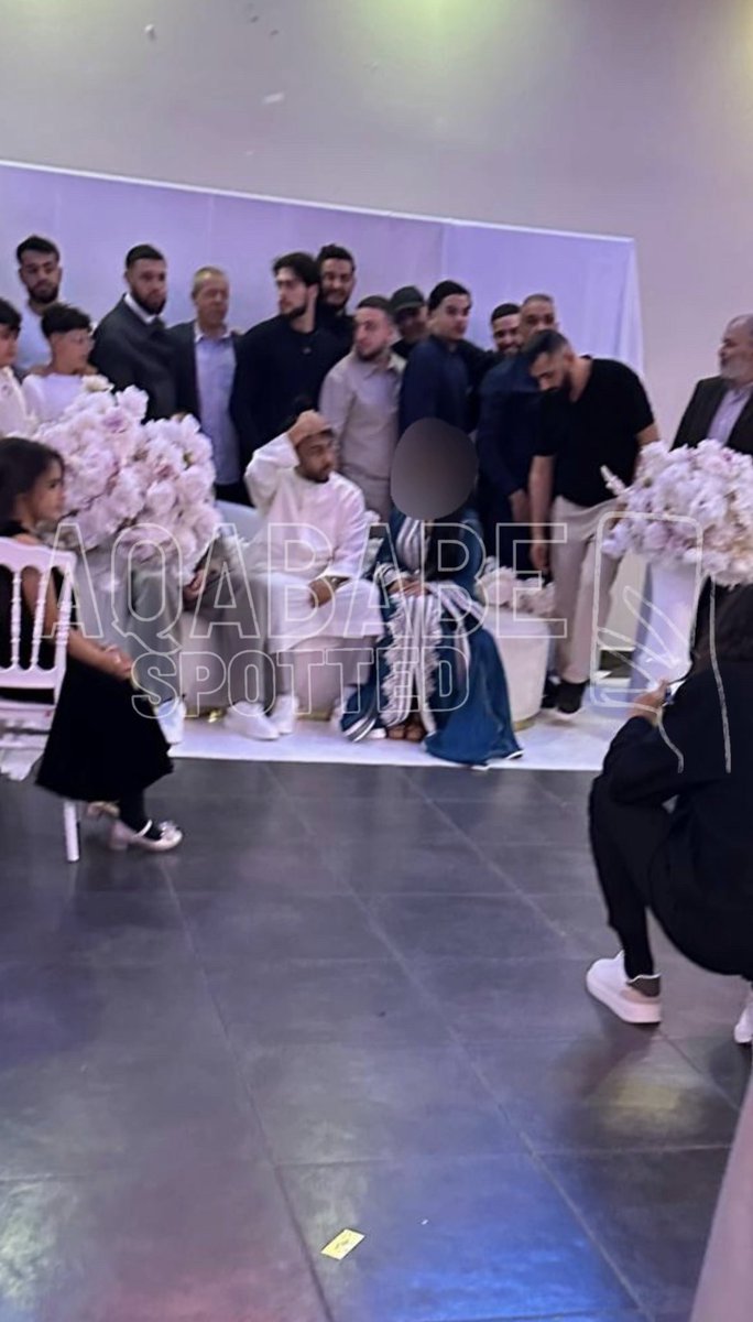 AQABABE_'s tweet photo. D’après mes informations exclusives,
Le snapchatteur Hachemi (HMI) se serait marié à la mairie du 15eme arrondissement de Marseille le 3 avril.
Son mariage religieux a également été fait le jour même aussi !
Félicitations à lui 👏🏼 https://t.co/3u4PJTfdCH