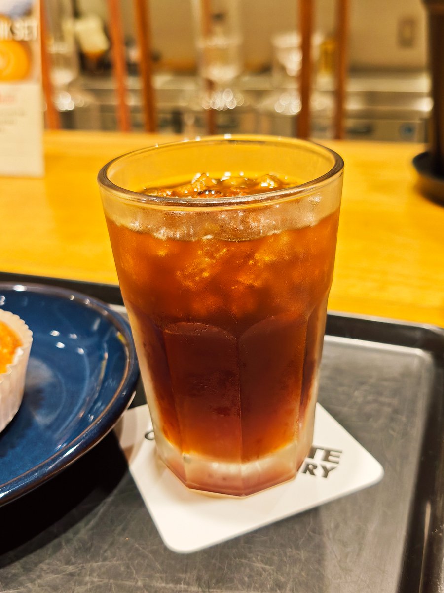 kaki8321's tweet photo. 連休明けの臨時休業で、行ってみたかったカフェがことごとくお休みで彷徨っていました😭
ようやく行き着いたお店で一休みしております😋
シナモンロールとエチオピアのアイスコーヒー、とても美味しいです🤤☕
#宮城グルメ
#仙台グルメ
#FlatWhiteCoffeeFactory
#カフェ
#シナモンロール https://t.co/JnUsFhlxGa
