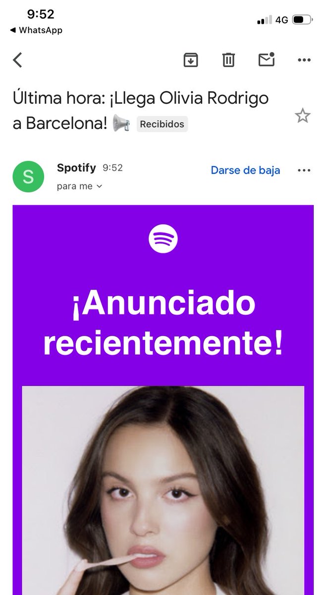 hijos de puta se me ha parado el corazón YA tengo entradas para el tour..... para lo que NO tengo es para el concierto de mañana que manera de angustiar a la gente