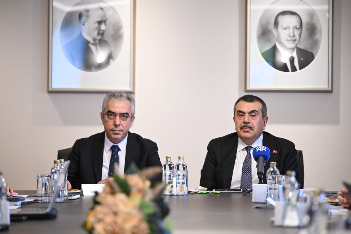 Hakan Çavuşoğlu tweet media