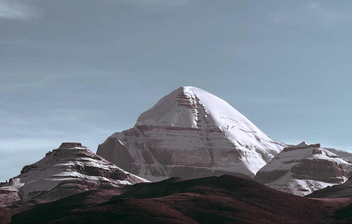 turiinsoyorholt's tweet photo. Өнөөдөр North face-г нь харлаа. Өмнө нь дарж харуулж байсан зураг нь South face байсан. Хамгийн алдартай 2 нүүр нь https://t.co/LIrGJ6CnK0