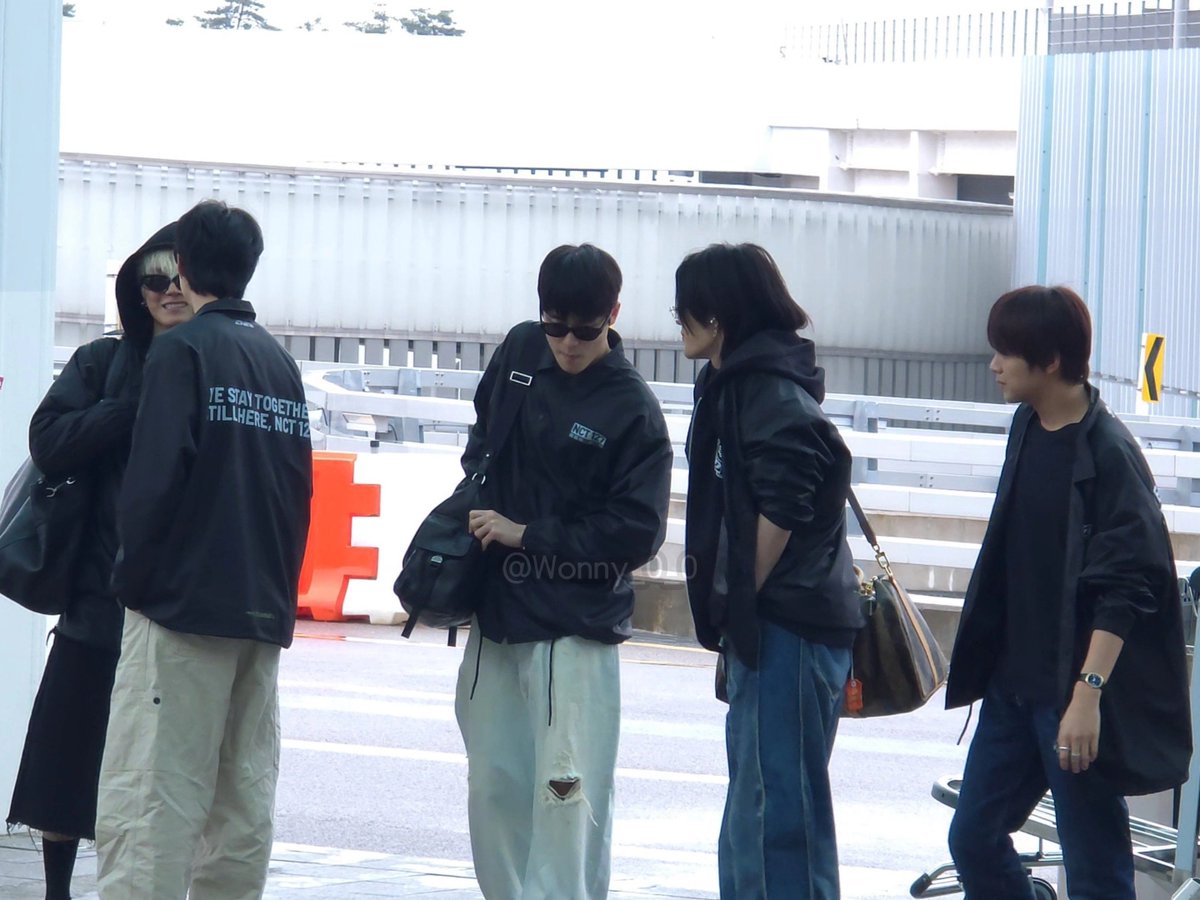 งานแรกของนสจ แล้วนสจใส่เสื้อทีม ผมจ๋องเลย 😭😭😭😭😭😭😭😭😭😭