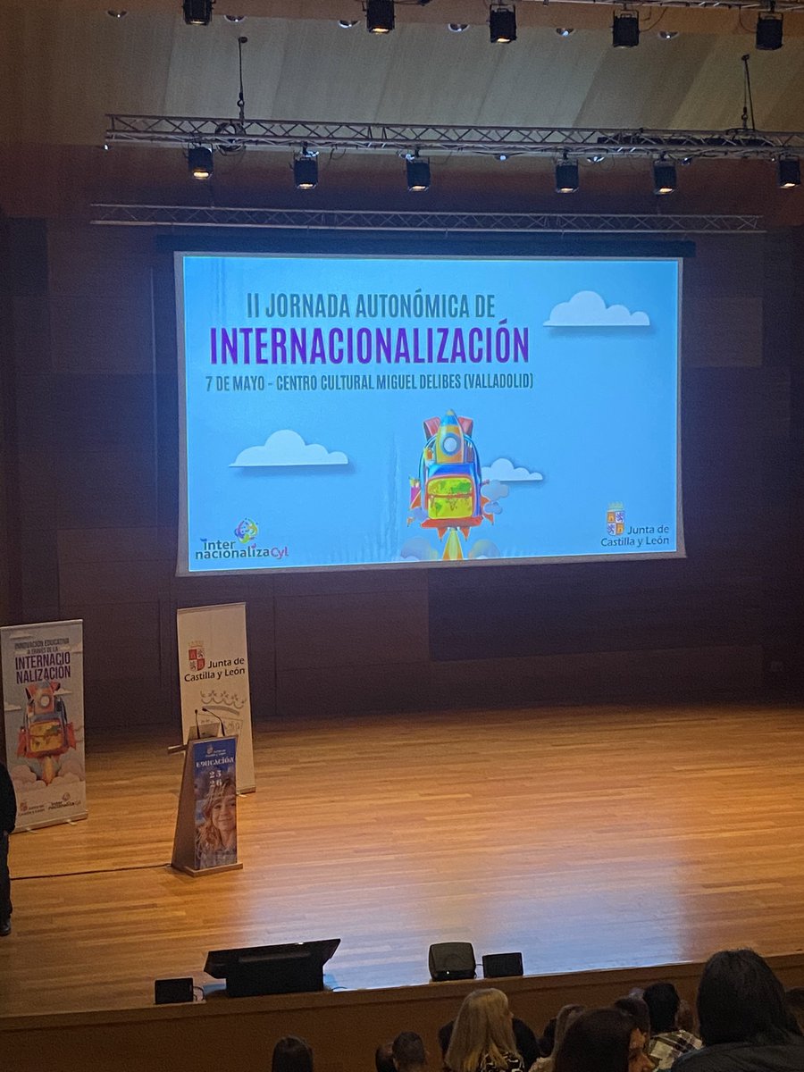 VeronicainesAV's tweet photo. En la II Jornada autonómica de internacionalización #internacionaliza #internacionalizacyl #cfpi #etwinning https://t.co/xQrPRzg6dR