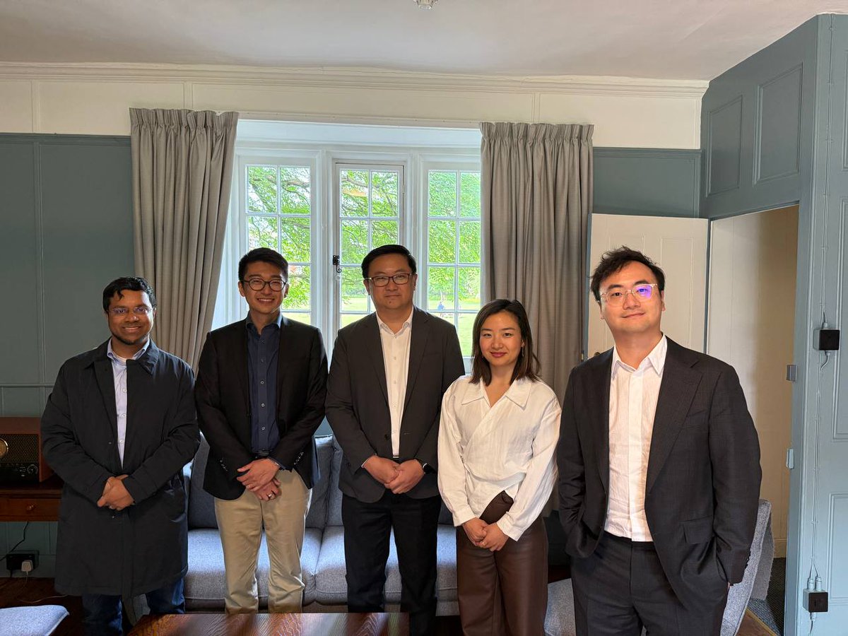flock_io's tweet photo. From Sarawak to the UK, the momentum of sovereign AI is accelerating on solid academic foundations.

We are excited to support a new collaboration between the Sarawak Artificial Intelligence Centre (SAIC) and Dr. Saite Lu of @Cambridge_Uni - the next step in advancing Sarawak’s sovereign AI following the Manchester MoU, where https://t.co/evQHqjcMLM serves as the sole technical partner.