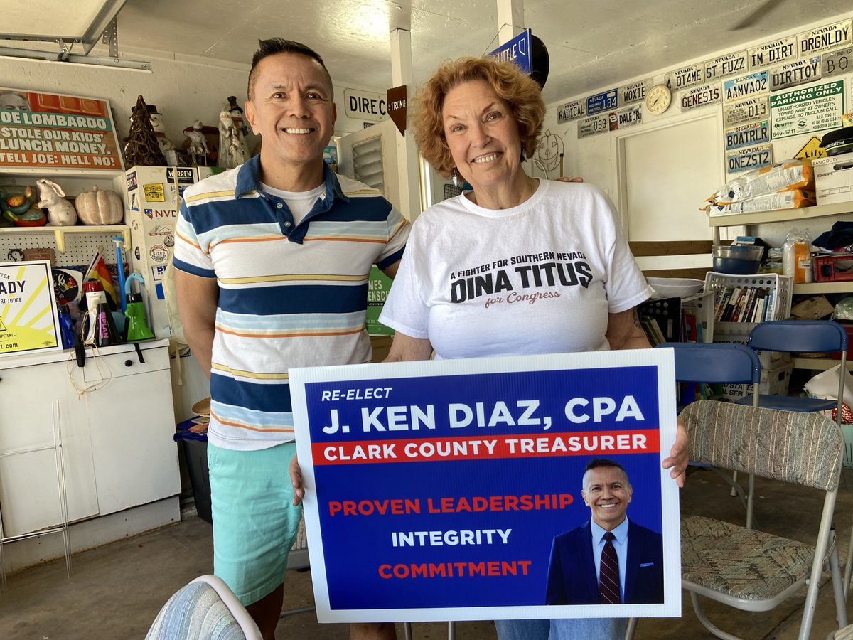 kendiaz4office's tweet photo. Great seeing Donna West, Clerk Goya, and State Senator Ohrenschall at the Little Garage on Saturday. Donna, thanks for all that you do for the community. https://t.co/Xf86GSmank