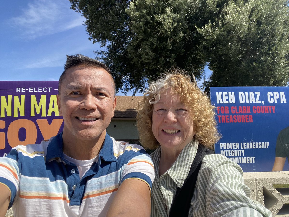 kendiaz4office's tweet photo. Great seeing Donna West, Clerk Goya, and State Senator Ohrenschall at the Little Garage on Saturday. Donna, thanks for all that you do for the community. https://t.co/Xf86GSmank