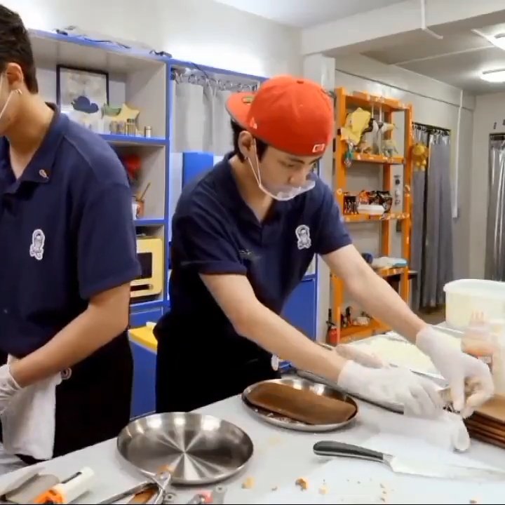 mybwirgo's tweet photo. From being a sous chef, waiter, cleaner, and dishwasher in Bacalar, look how far he has come now... https://t.co/Dq4q8d8eDF