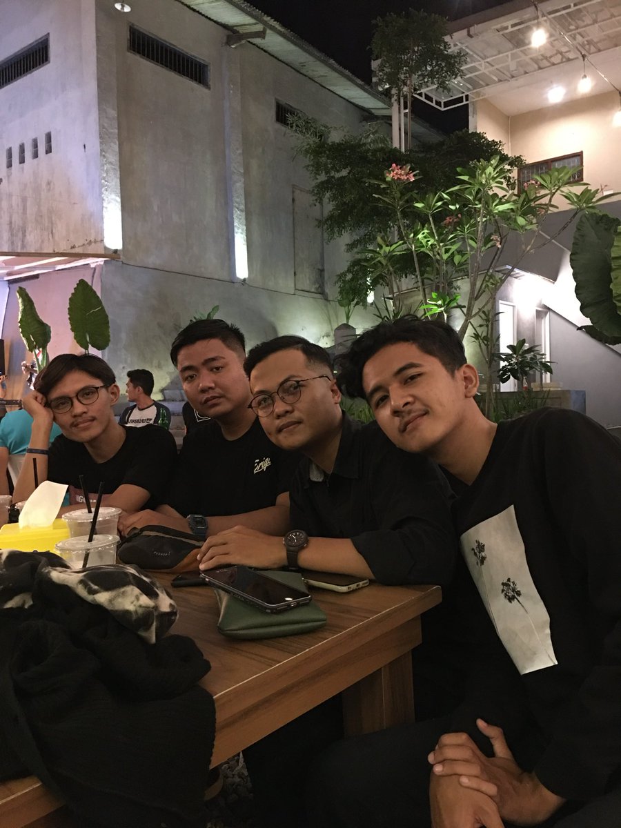 semutasli's tweet photo. jarak foto 6 tahun adakah perbedaan ? https://t.co/Pwukie4aCC