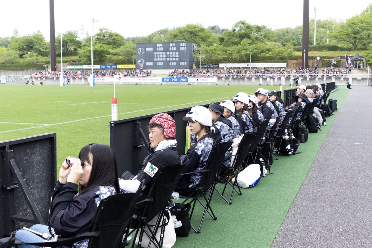 RICOH_BlackRams's tweet photo. 【EVENT PHOTO】vol.2📸
第17節 #クボタスピアーズ船橋・東京ベイ 戦でも、大人気の #RAMOVE 会員限定特別企画付きチケットを販売🐏🎫
『ダイヤモンドヘッドピッチサイドシート』では、迫力満点の座席でご観戦いただき、試合終了後には選手とハイタッチ🏉✨
『ハワイウッドデッキシート』では、開放感あふれるハワスタのメインスタンド最上段という特別なロケーションでの観戦体験を楽しんでいただくことができました💺
ご参加いただいた皆様、誠にありがとうございました🙏🏻🖤
🔗https://t.co/UnyksQ65hZ
#BlackRamsTokyo #ブラックラムズ東京
#LeagueOne #リーグワン #世田谷区