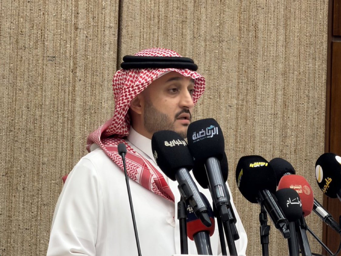 احضروا للملاعب  وتابعوا المباراة 
عن طريق ( الجوال ) عشان المشاهدات 🤪🤪🤪🤣🤣

او اضغطوا على انديتكم يحضروا ( مشاهير ) 
ممكن الفنان (محمد عبده ) في تشكيلة الاهلي 
عشان نزيد المشاهدات 😢😢😢🤣🤣🤣

الدعم لايكفي دون ( عقول 🧠 تفهم ماذا يجب أن 
يُقدم ) من تخطيط مدروس وليست قرارت