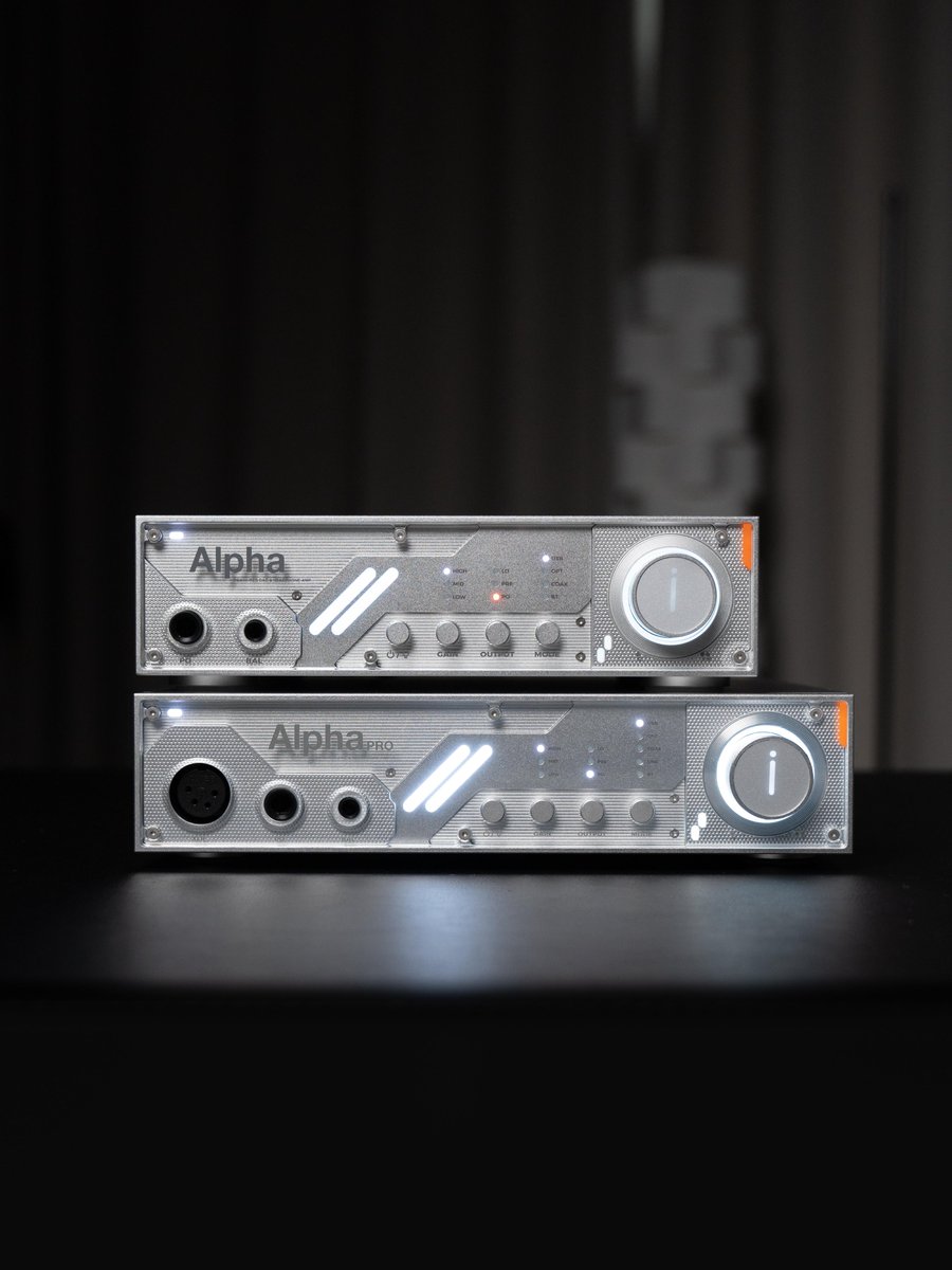 Digi_Aesth's tweet photo. The Beauty of Order on the Desktop

Straight Lines and Flat Surfaces
Metal and Light and Shadow
Function and Form

Stripping Away the Superfluous, Leaving Only Purity
This is Alpha: The Beauty of Order

#DigiAesth #HiFi #Dac #Amp https://t.co/7ZvHWywB3f