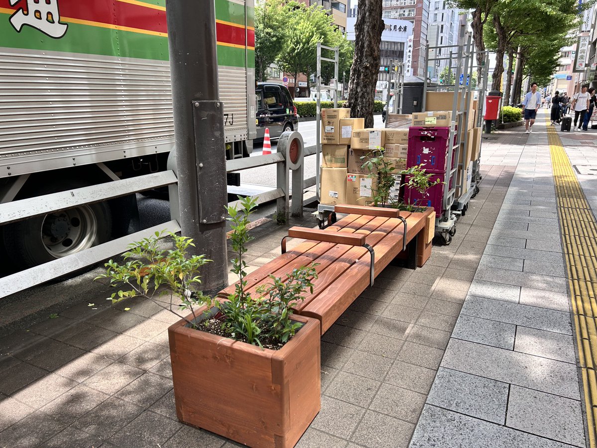 プレゼントツリー tweet media