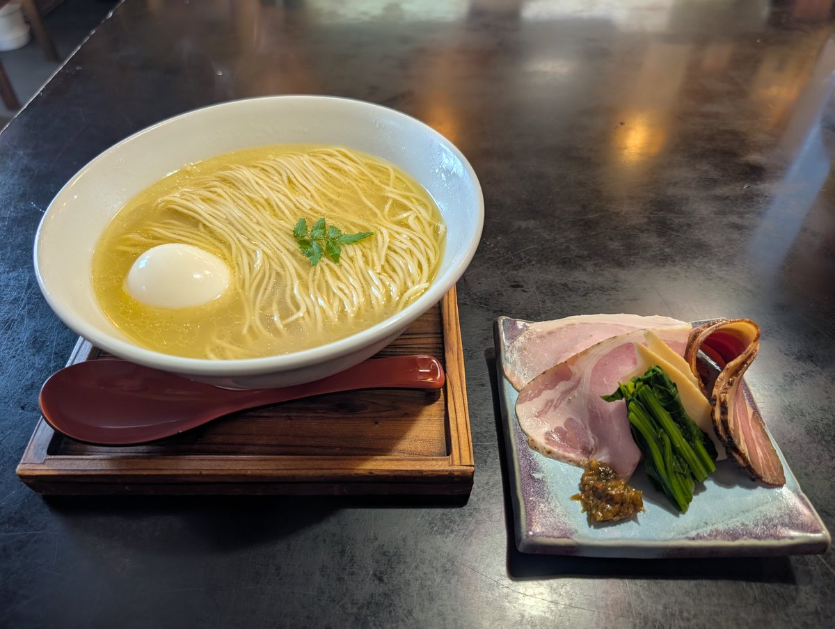 63_mtk's tweet photo. 麺栞みかさ

本日のおすすめ
真鯛塩そば＋味玉🍜🍥
真鯛炊き込みご飯
やみつきスパイシーチキン
久しぶりの鯛🤩
いやぁ～美味い😋

#麺栞みかさ
#本日のおすすめ https://t.co/7u08zGgNY0