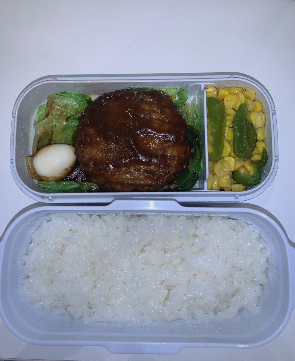 今日のお弁当だよ🍙
ハンバーグとレタスとコーンとピーマンと昨日食べ残したうずらの卵🌽