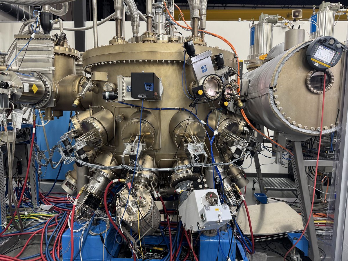 jyves94's tweet photo. ⚡️#IntelliEPI ( $Cayman 🇺🇸) est une société holding d'Intelligent Epitaxy Technology.
La société fournit aux secteurs de l'électronique et de l'optoélectronique des EPI-wafers de #SemiConducteurs composés basés sur l'épitaxie.
#RIBER ( $ALRIB 🇫🇷) #MBE8000 #MBE6000 #SUPRA #ROSIE https://t.co/H8KfXvazer