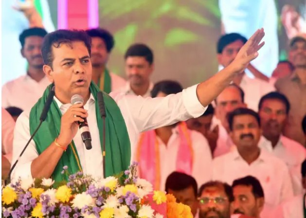 UttarandhraNow's tweet photo. రాహుల్ గాంధీ ఎక్కడ చచ్చావ్ అంటూ కేటీఆర్ కామెంట్స్.
పోలీసులకు ఫిర్యాదు చేసిన ఎమ్మెల్యే నాయిని రాజేందర్ రెడ్డి.
కేటీఆర్ పై పలు సెక్షన్ల కింద కేసు నమోదు చేసిన సుబేదారి పోలీసులు.
#KTR #BRS #Telangana #UANow #subedarips https://t.co/IxnFnMLqbm