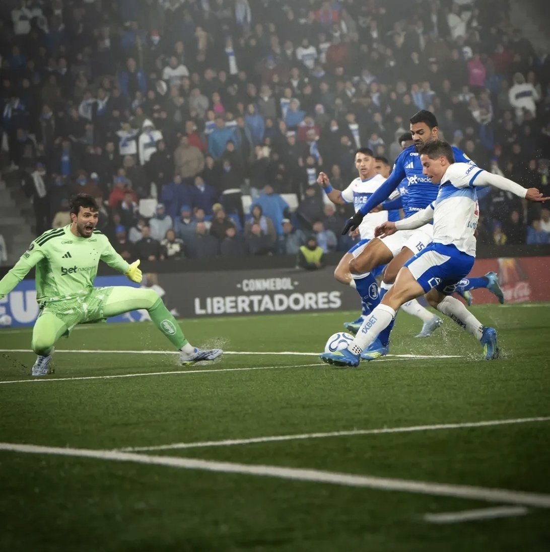 Correcto partido de Universidad Católica, con Monologo de ataque incesante durante los últimos minutos pero no hubo claridad pese a tener un hombre mas durante gran parte del segundo tiempo. Seguimos punteros, seguimos en la pelea... Vamos Católica
#LosCruzados