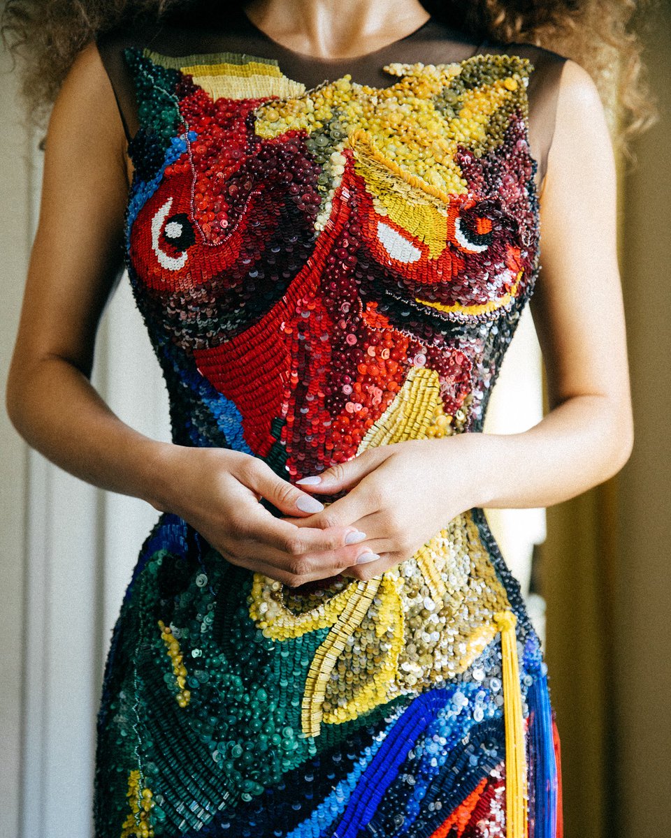 The dress looks insanely beautiful from up close i can’t stop thinking about it