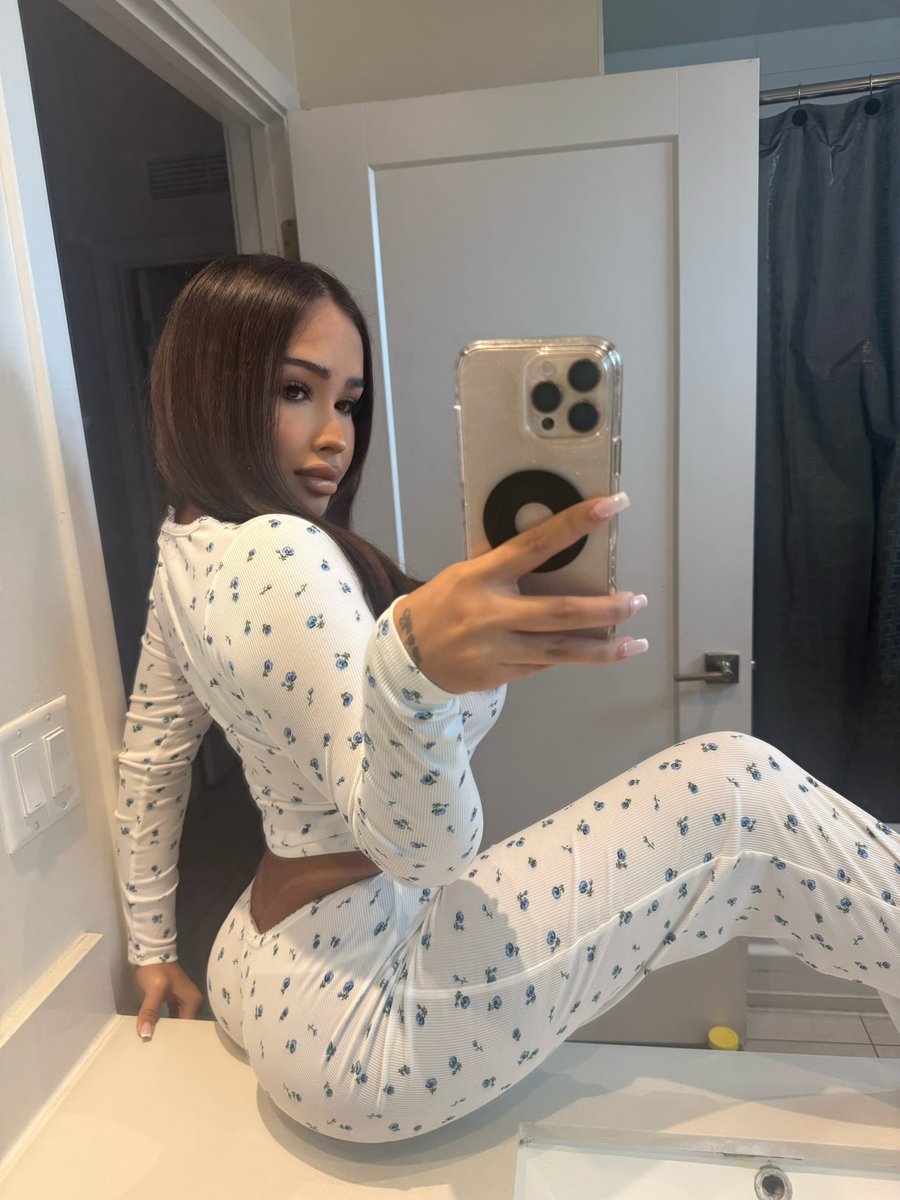Melanie tweet media
