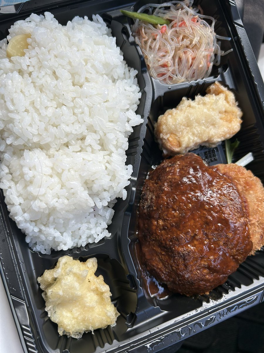 ハンバーグのお弁当🍱☺️ 横に付いてるおかずも何気に好き❤️