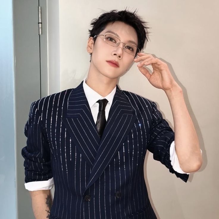 yyangpito's tweet photo. Few tweets #tenyang ๐
Donde Ten creo su propia empresa y lleva a sus amigos a conocerla, pero por cosas del destino solo termina con YangYang allรญ. https://t.co/f14VFVDsHn