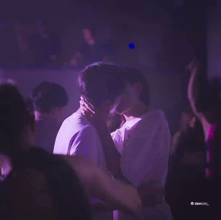 yyangpito's tweet photo. Few tweets #tenyang ๐
Donde Ten creo su propia empresa y lleva a sus amigos a conocerla, pero por cosas del destino solo termina con YangYang allรญ. https://t.co/f14VFVDsHn