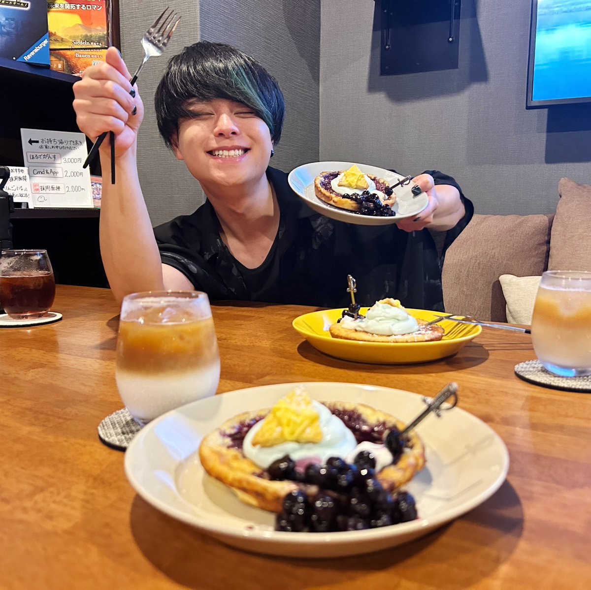 HUNK_0203's tweet photo. いかさんのコラボパンケーキを
食べに来ました。🥞💫 https://t.co/Upzc984lWw