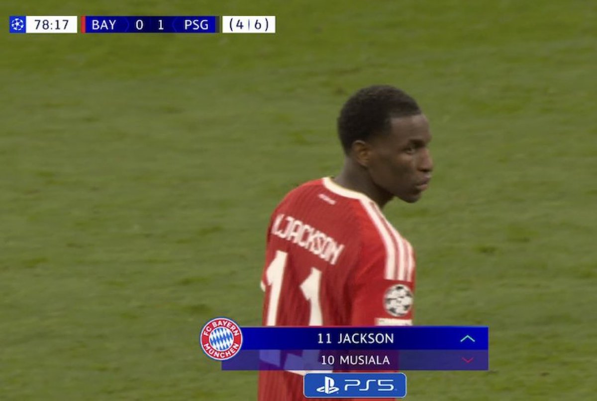 Los cambios del PSG: Pele, Maradona y Goku.

Los cambios del Bayern: