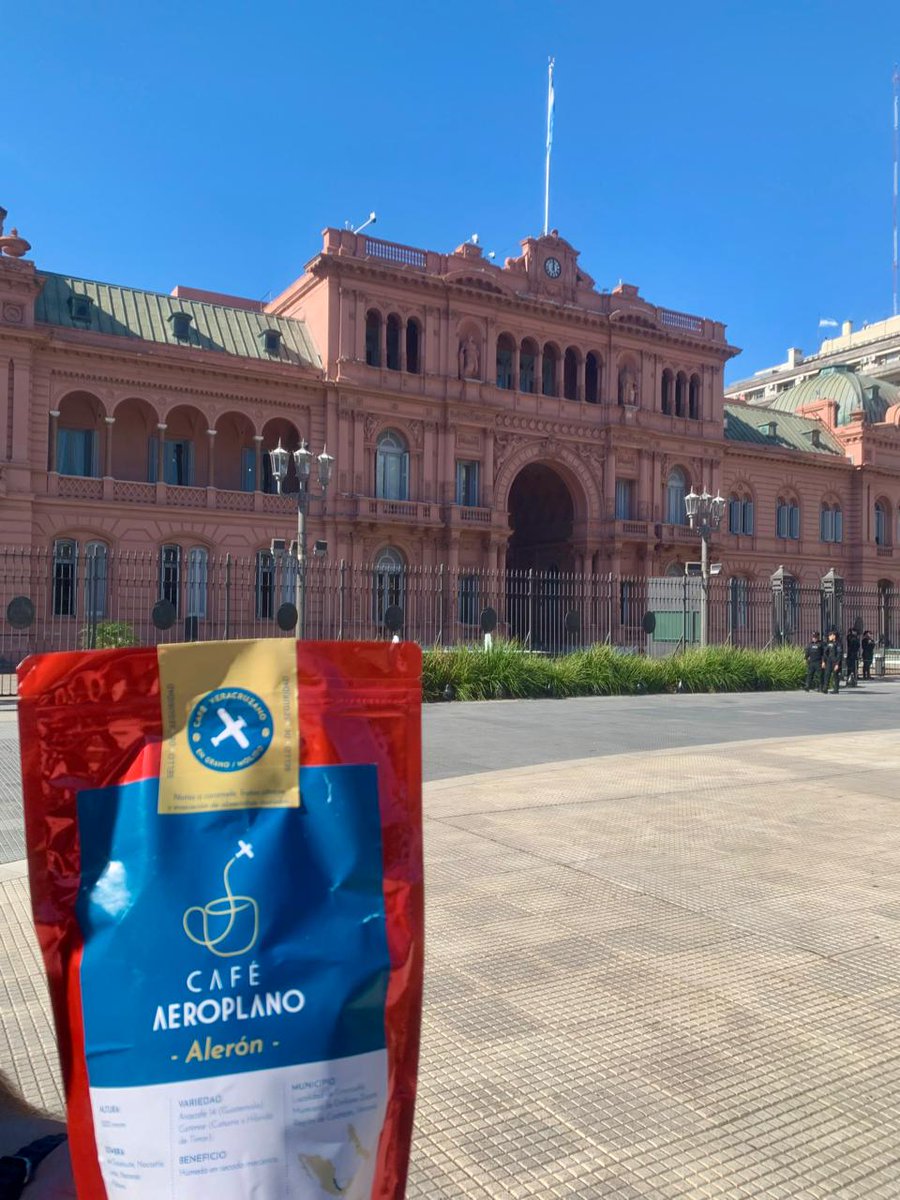 CAeroplano's tweet photo. Aterrizando en la célebre capital de Argentina que bajo la herencia italiana y española tiene el gozo por el buen café. De Puerto a Puerto, de Veracruz a Buenos Aires, del danzón al tango, una oportunidad para el café veracruzano !En los mismos cielos que voló Saint Exupery! https://t.co/3HemGBpBXq