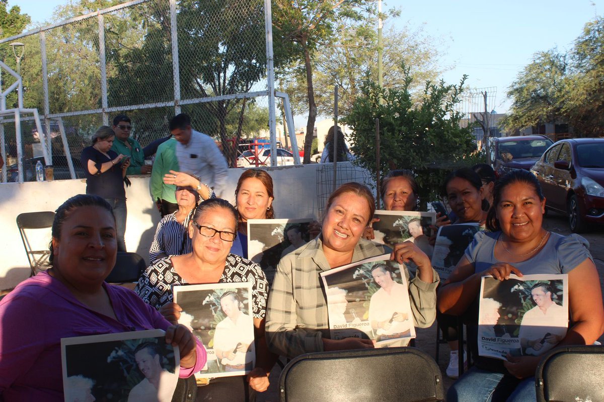 DavidFigueroaO's tweet photo. Hoy tocó visitar la Col. Los Arroyos en la jornada #47 de #DiputadoEnTuColonia. Seguimos recorriendo las colonias, escuchando, informando y sirviendo a las y los vecinos. El Congreso se honra en la tribuna, pero se legitima en la calle. https://t.co/EX2ppKqlko