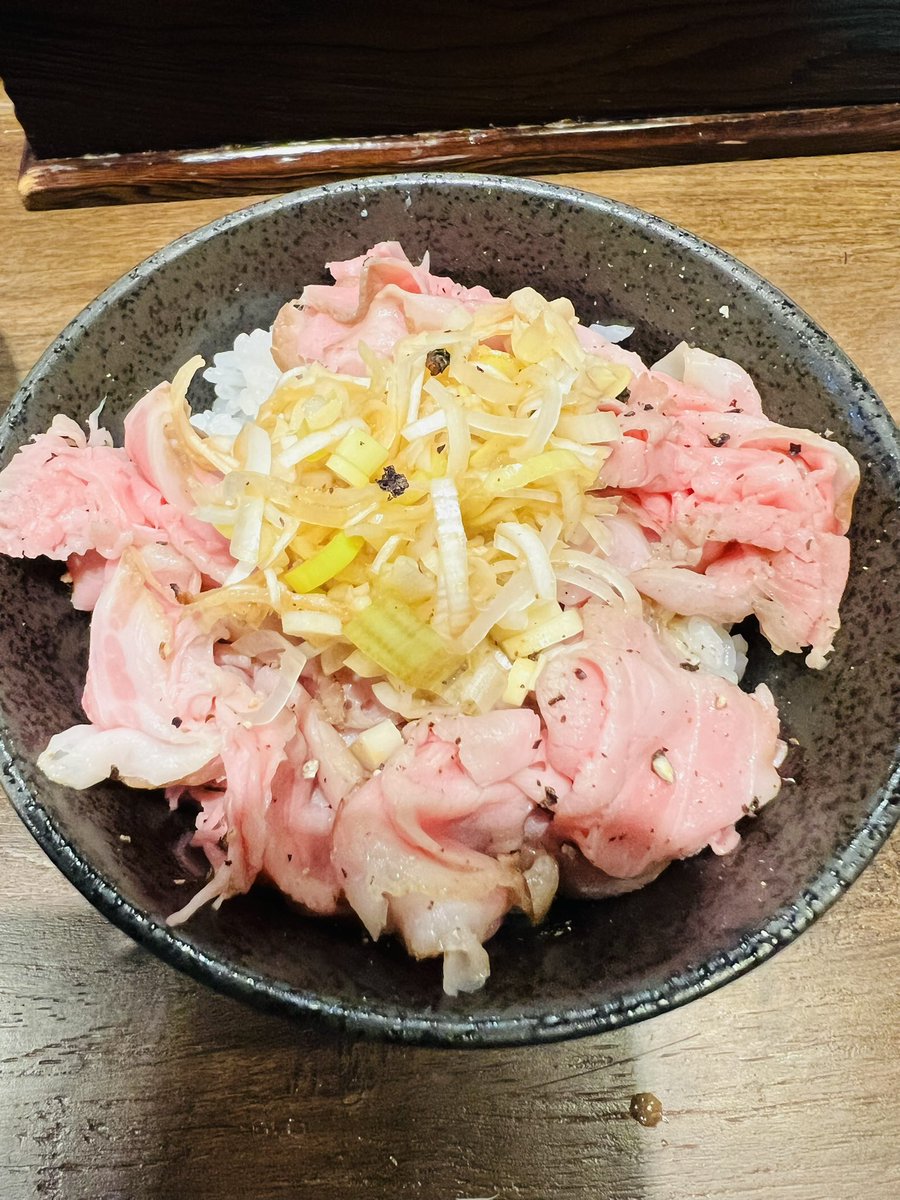 saigou29's tweet photo. 続き（前項）🍜1番グリット💺で来店。（^^) 味玉🥚ラーメンとチャーシュー丼チョイス。ひとすじのルーツを知ることができました。めっちゃ美味い。閉店するのもったいないレベル。ご馳走様でした。新店オープンまで気長に待ちます。 https://t.co/tB69BRSFZz