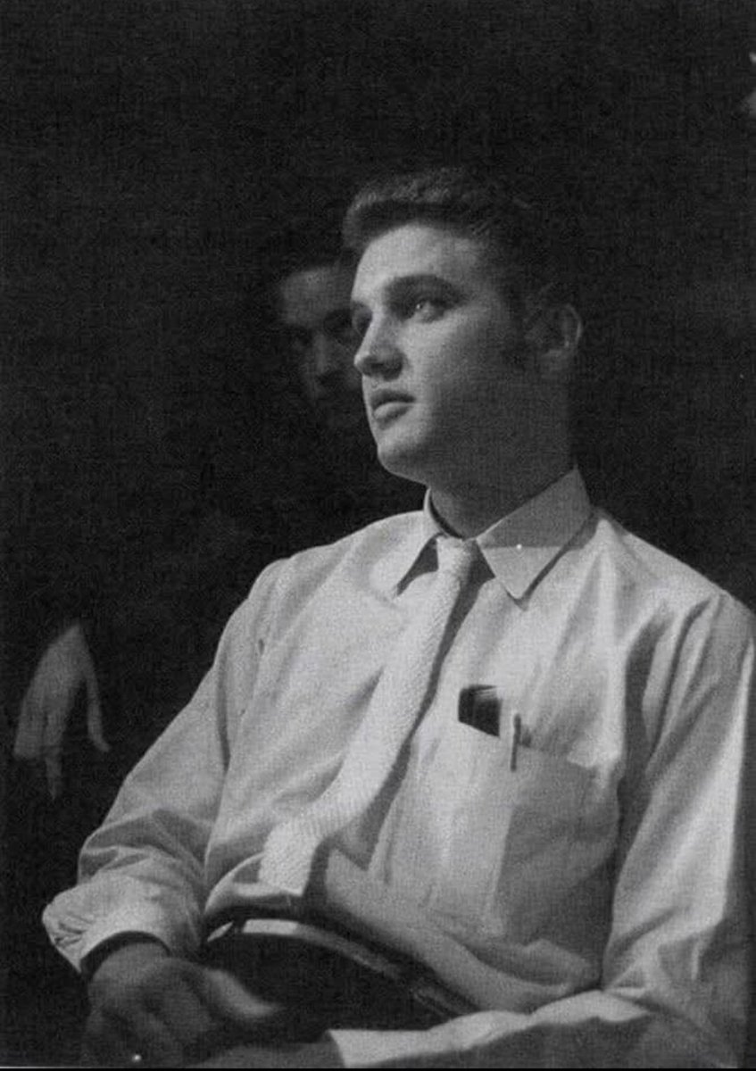 AboutElvis's tweet photo. Elvis sitting backstage at the Mosque  Theatre,  in Richmond , VA  June  30, 1956.
#ElvisPresley #Elvis #ElvisHistory #Elvis1956 #Elvistheking #Elvis2026 https://t.co/4h7AsstqlO