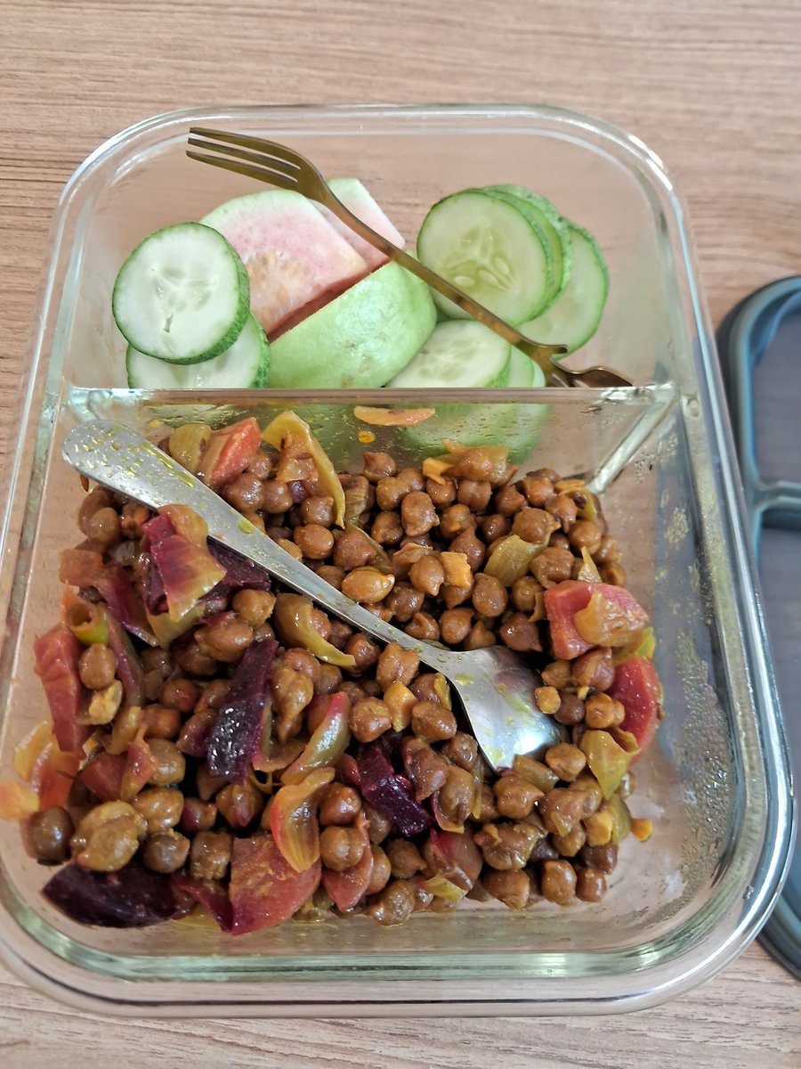 AnnuInfo's tweet photo. #Day122
 After an Intermittent Fasting of 14 Hours
At 10:00 AM
Black Chana Sauté with Olive Oil
Fibres &amp; Guava

Scheduled:
At 1:30 PM
Light Lunch

Evening:
Yogurt &amp; Makhana https://t.co/NezYZS603D