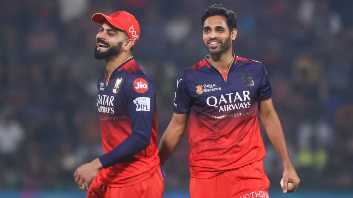 CricCrazyJohns's tweet photo. Andy Flower said "Watching Virat Kohli bat &amp; Bhuvneshwar Kumar bowl is just amazing - They are masters at what they do. It's an absolute privilege to watch them". [RCB] https://t.co/21r30WuCMF
