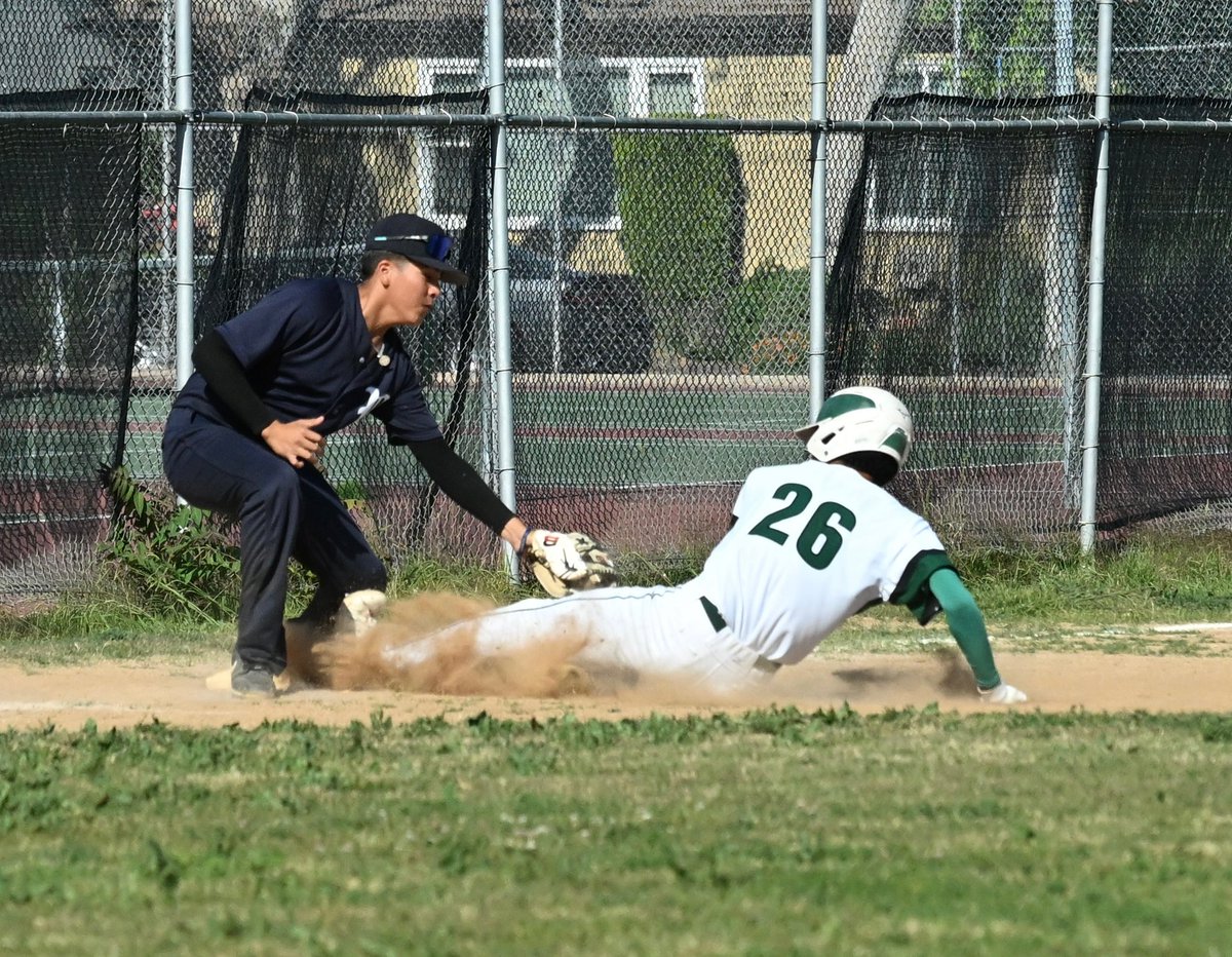 huntermom51's tweet photo. Baseball got the win over Reseda 5-4 in the last regular season game. #HunterPride @CIFLACS @LACitySection @VMLeague_ @esn_media23 @latsondheimer @LAVarsity @latimessports @pollonpreps @Tarek_Fattal https://t.co/DewuePLvmu