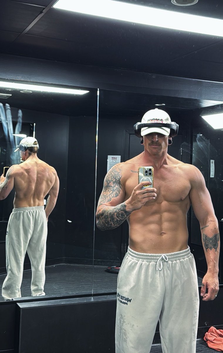udreamofjared's tweet photo. Front or back ? https://t.co/HCJFTvOydY
