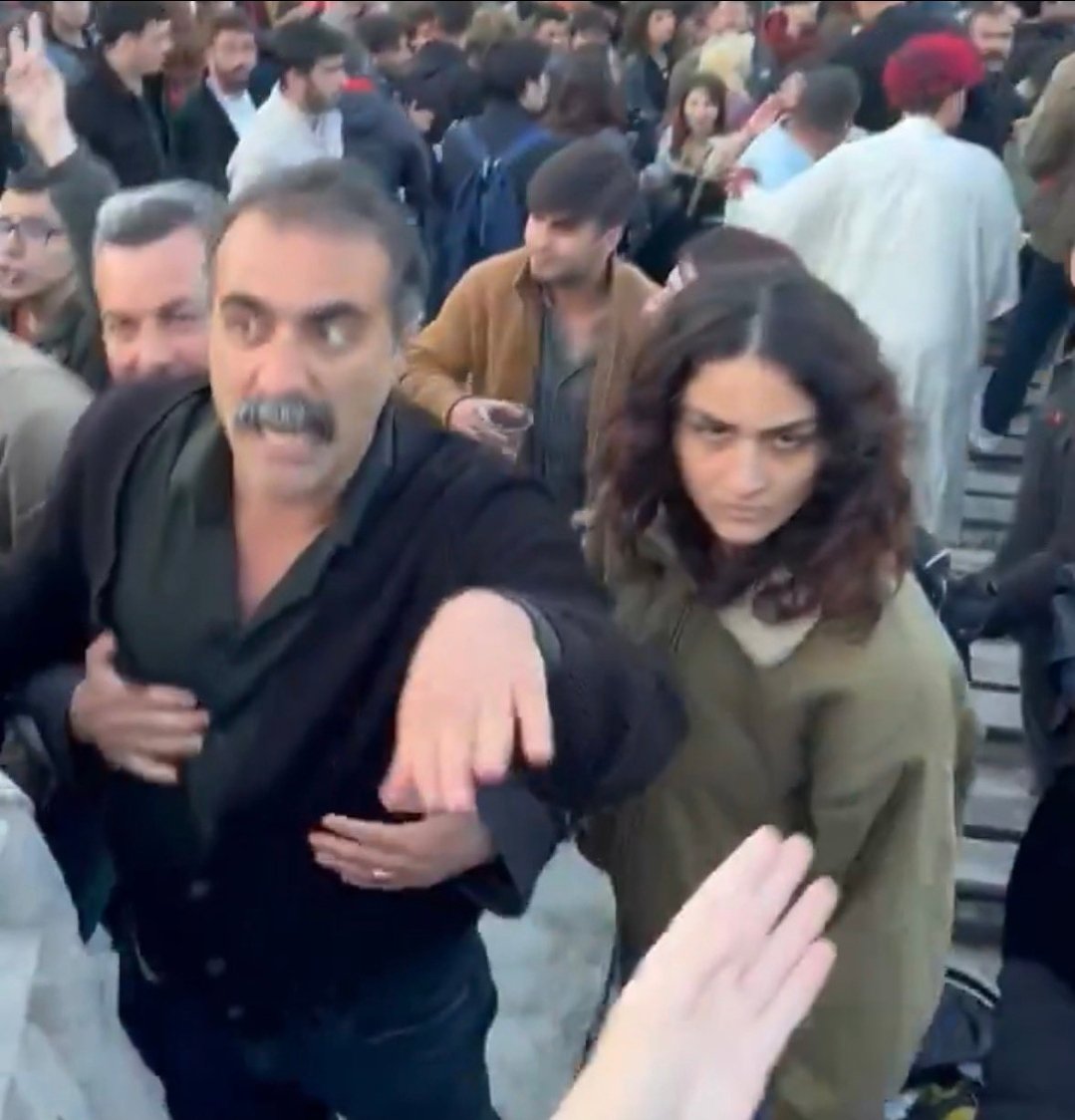 tcaybars001's tweet photo. Bunlar, üzerlerine bomba bağlayıp kendini patlatacak; milletin evlatlarını kana bulayacak kadar nefretle dolular. Böylesine kin ve öfke saçan radikal sol anarşist zihniyetlerin sokaklarda rahatça dolaşması kabul edilemez. https://t.co/EAiZRHOP0X