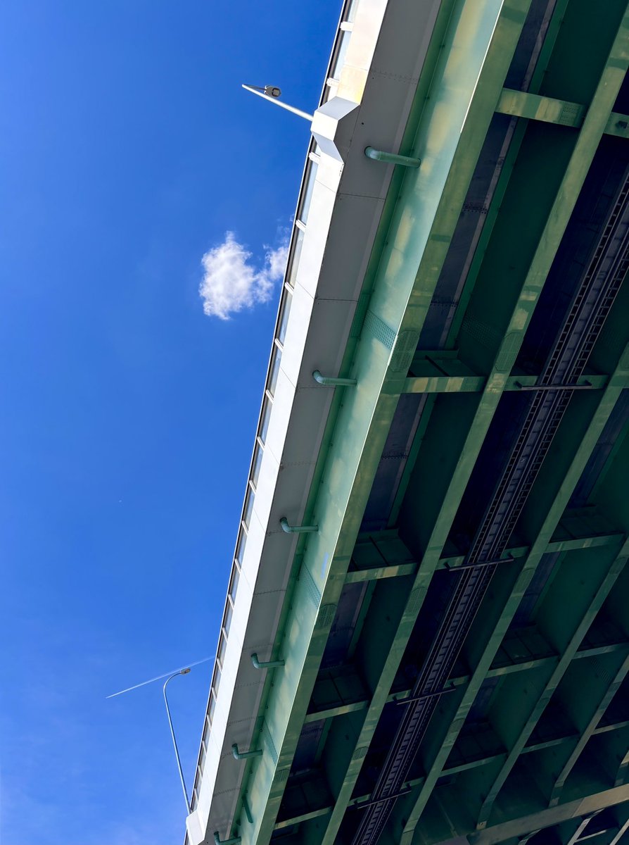 青空🟦 あ〜の夏の〜何処かでぇ♬ 虹を見た〜の〜か〜お前も
