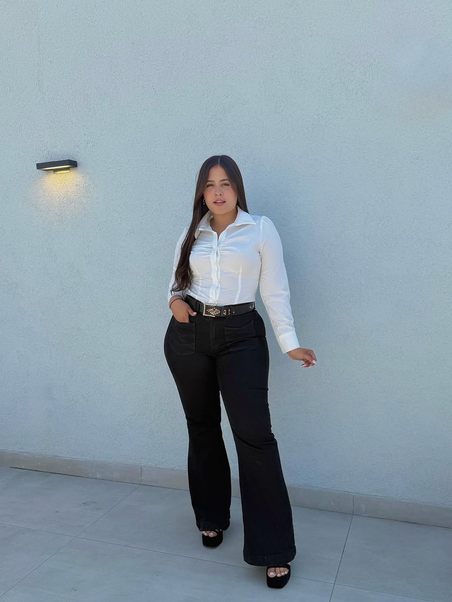 hannymarcano_'s tweet photo. Una reinita vestida por una diosa💁🏻‍♀️✨

Mi jeans espectacular de  🤍 https://t.co/2buXZ5VQz5