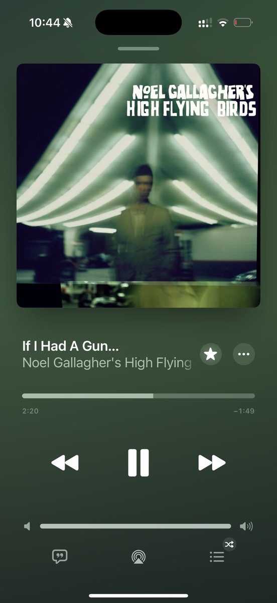 moontserrat95's tweet photo. Noel Gallagher inventó el amor , de verdad . 😭 https://t.co/64DSjXEmjv