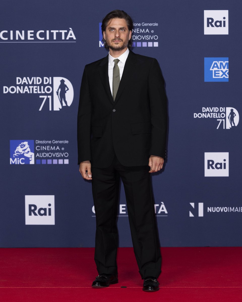 rebellevague's tweet photo. Luca Marinelli sul red Carpet dei #David71

📷Luca Dammicco https://t.co/8hkgJxDlHL
