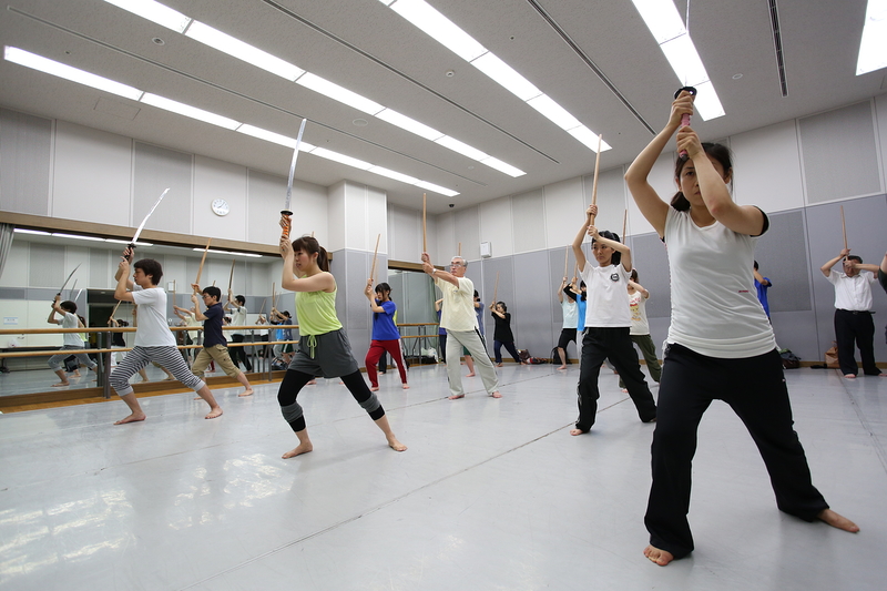 studio_TATE's tweet photo. 【殺陣ダンスW.S / 春季特別開催！】
#刀を使った踊り  #殺陣ダンス  #剣舞

5/24(日) に殺陣ダンス＆刀を使った踊り ワークショップ開催決定。
舞台や映画を多数担当の振付師・芸術監督が指導！

アメリカ・フランス・ロシアなど海外でも話題沸騰の 刀を使った踊り【殺陣ダンス】が習える貴重な機会！

ジャズやバレエと、伝統的な殺陣や侍忍者の所作を融合した新ジャンルダンス！

初心者・未経験者・新人も歓迎。
殺陣ダンス＆剣舞を始めたいダンサー・パフォーマ・
俳優に必見。
一般の方も受講可能な特別W.S。
超基礎から習える。オーディション対策にも最善！

詳細・お申込は→ 
https://t.co/FNusaS7voh を検索！！

※DMでのお申込は不可。
※お問合もH.Pからお願い致します。

【お申込先】
https://t.co/FNusaS7voh 

上記H.Pの「お申込フォーム」からご連絡下さい。
「オリジナル単発ワークショップ（殺陣ダンス）　5/24　参加希望　東京W.S」とご明記下さい。

【締切】 
2026/5/15 
5月15日(金) 夜23：59 締切！

※定員になり次第 早々に締め切らせて頂きます。
※事前申込が必要です。当日の飛び込み参加は不可。
※混雑状況により、返信まで2～3日かかる場合がございます。
●参加希望の方は、早めのご連絡/お申込をお願い致します！