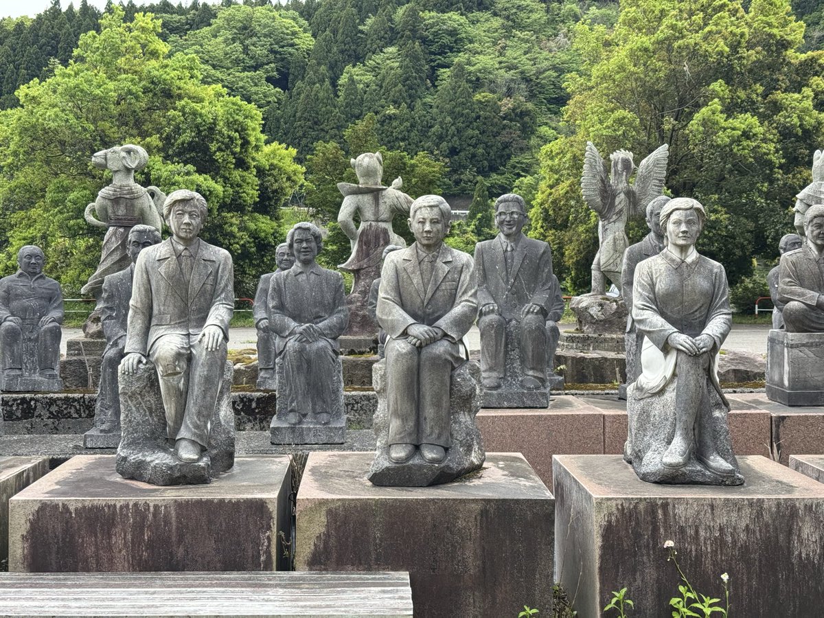 ふれあい石像の里」の近くには、同じ方（実業家の古河睦雄氏）がつくっ